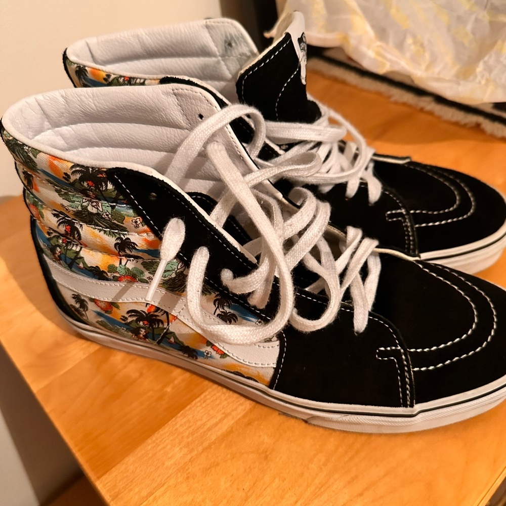 Vans sk8 hi Black High-Top Sneakers with Tropical Print